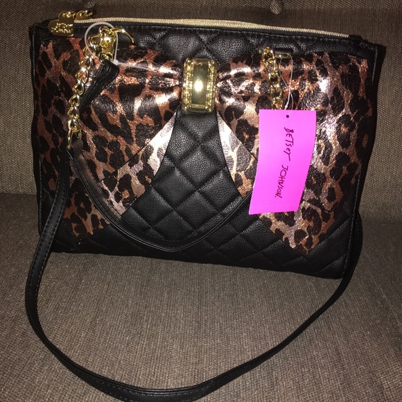 Betsey Johnson Handbags - NWT Betsey Johnson black purse with cheetah bow